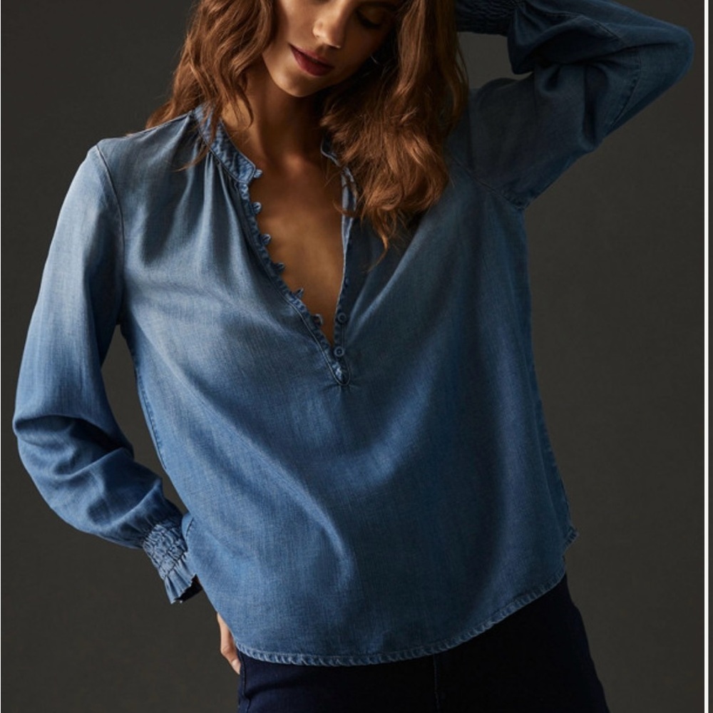 Cloth and stone Henley buttoned shirt size Large, elastic cuffs, denim look top
